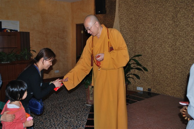 情感-和尚和女人对话:过去的事情过去的爱情,就让它过去吧 情感-和尚和女人对话:过去的事情过去的爱情,就让它过去吧