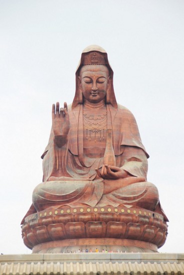 文化-她不知佛,但一举一动却离佛很近 文化-她不知佛,但一举一动却离佛很近