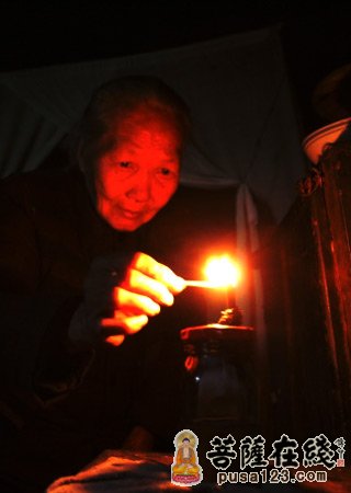 佛教-贫苦老太的一盏油灯 佛教-贫苦老太的一盏油灯