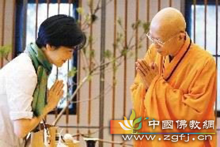 林青霞-林青霞:忆那袈裟飞起像浪花 林青霞-林青霞:忆那袈裟飞起像浪花
