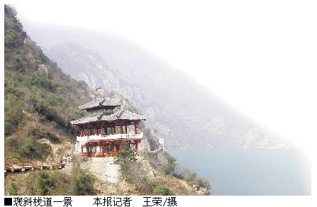 秦岭-秦岭栈道开画卷 绝壁秀水刻诗篇:探寻古代山区“高速公路”之一